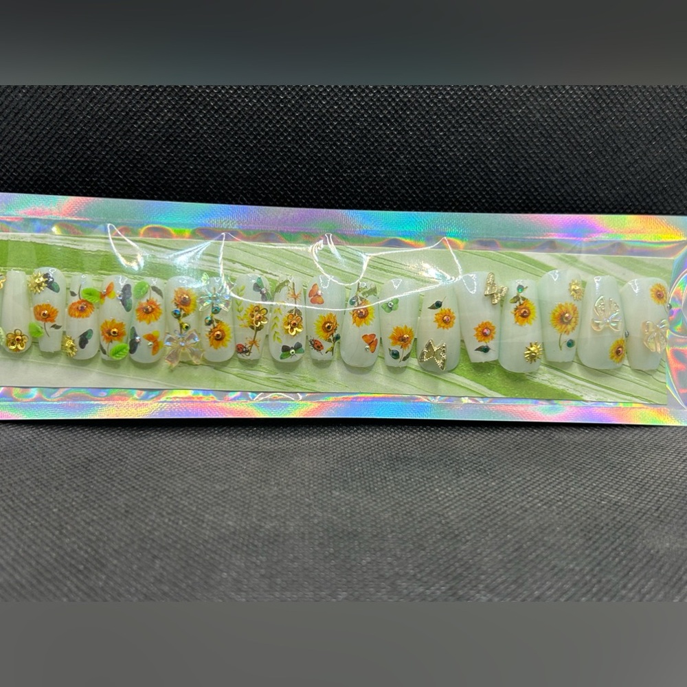 Sunflowers by Sami’s Manis press-on nails